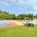 Charming 4-person Getaway *