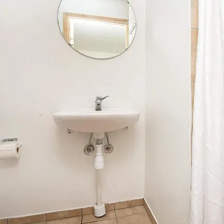 Дом отдыха Charming 4-person Getaway