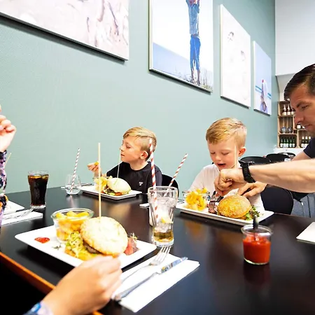 Charming 4-person Getaway Blåvand