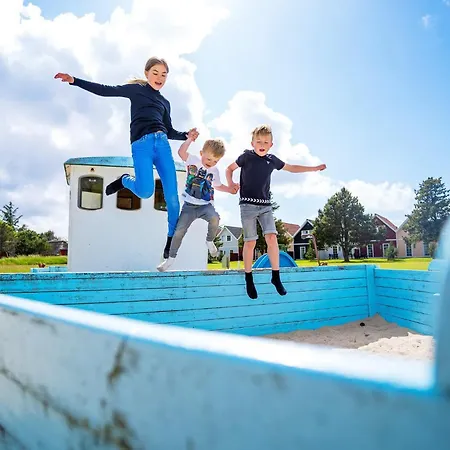 Charming 4-person Getaway Ferienhaus Blåvand