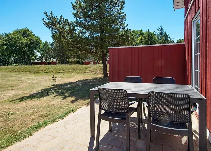 Charming 4-person Getaway Blåvand