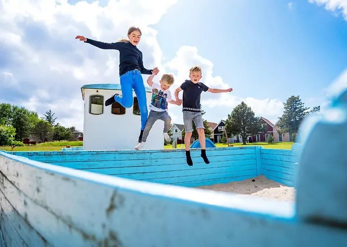 Charming 4-person Getaway Ferienhaus Blåvand